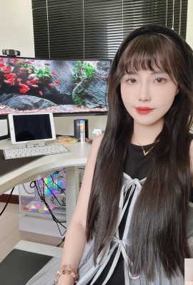 氣質美女「陳寧彩」笑容甜進您的心坎裡 (10P)