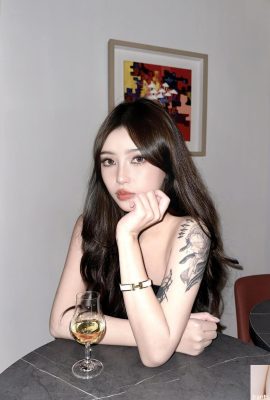 「葳葳」渾圓嫩乳乍現 完全無法忽視 (10P)