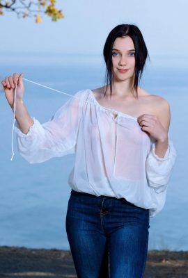 Polly Pure  – 藍色牛仔褲（99p）