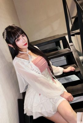 「IVY依函」撩人的側顏 散發出美艷的氣質 (10P)