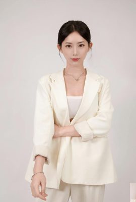 「Hedy Dai」氣質美女 清透肌膚粉嫩露出 (10P)