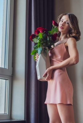 Hilary C – 清晨的花朵 (112P)