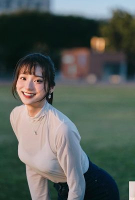 「小蘿Lor」甜美笑顏 搭配魔鬼身材 (10P)