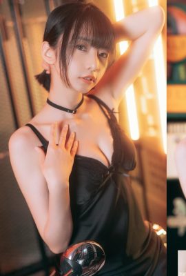 「優屨T惑桂B眼美乳大秀深溝…擋不住驚人乳量 (10P)