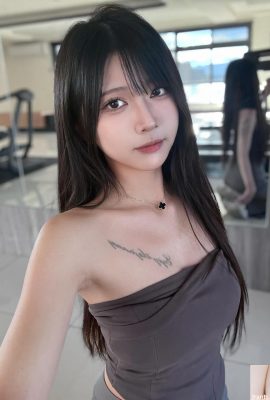 「瞳Kimi」甜美外表下藏著無限誘惑 (10P)