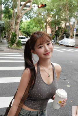 「元元」清純臉蛋下有著誘惑胴體 (10P)