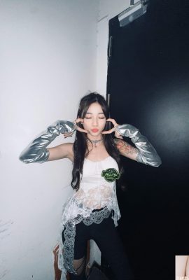 冷豔美女「葵妮」氣質逼人！眼神不斷在勾引 (10P)