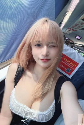 「牛牛妹」有著極品美乳身材 曲線畢露 (10P)