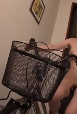 裸體家庭教師，考試能考好就讓全家男人一起操 (49P)