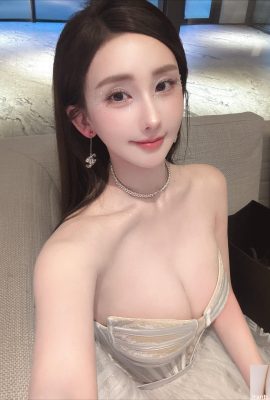 「Amilus Hu」精緻臉蛋下….白嫩鮮乳意圖使人融化 (10P)