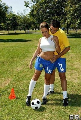 美女打完球一身汗水洗個澡順便在浴室里放松一下 (11P)