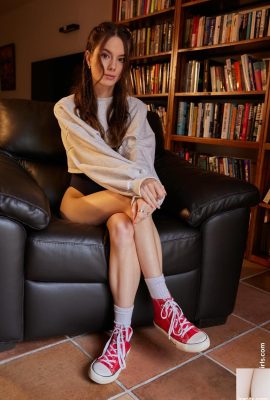 [WowGirls] 2025年8月7日 – Liz Ocean – 閱覽室遐想 [105P]