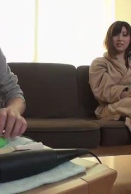 爆乳人妻上門狩獵少女的第一次，這樣的人妻真是色色的 (27P)