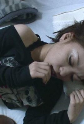 逼毛超級多的素人娘，在床上一定很騷很浪 (28P)