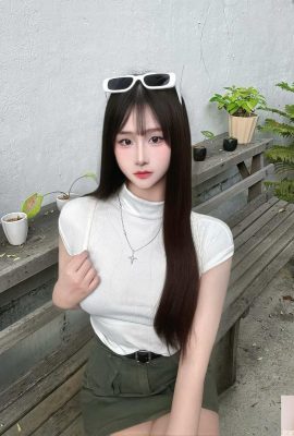 「伶伶」姣好身材藏不住 散發著魅惑的性感 (10P)