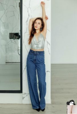 [Suicide Girls] 2025 年 8 月 9 日 – Lambie – 銀色皮膚 [56P]