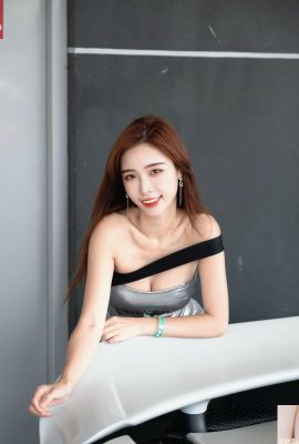 「邱書書」身材來勢洶洶！飽滿曲線超誘人 (10P)