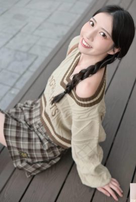 「龍睬崴」甜美外型搶眼 令人驚豔 (10P)