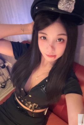 性感護理師「小莓」讓人忍不住想靠近探究 (10P)